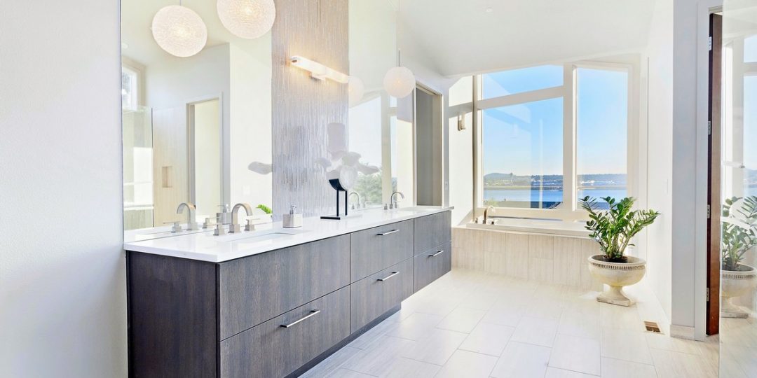 http://estato.bold-themes.com/property-sale/wp-content/uploads/sites/2/2016/05/details-gallery-bedroom-5-1080x540.jpg